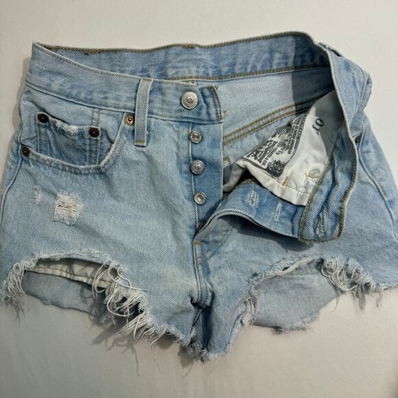 Levi's 501 Original Light Wash High-Rise Distressed Denim Shorts Women's W 24 - Picture 5 of 14